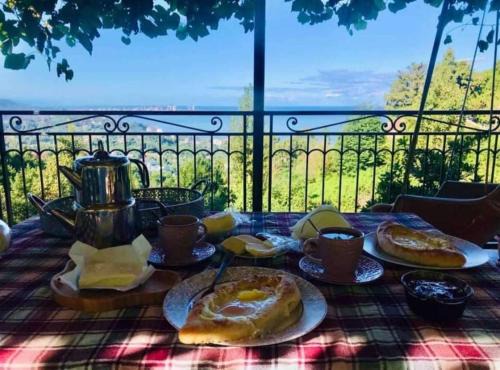 Mtsvane Kontskhi House | Exceptional Guesthouse Mtsvane Koncxi: Pet & Child Friendly