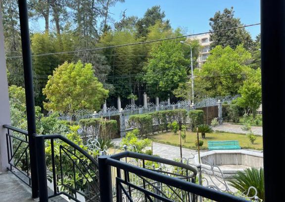 Kobuleti House | Top-Rated Guesthouse on Agmashenebeli 328 - Pet & Child Friendly