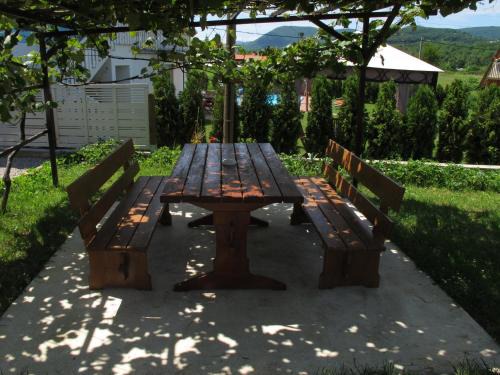 Grabovac Apartment | Cozy Guesthouse Rupčič with Hot Tub and Breakfast Included
