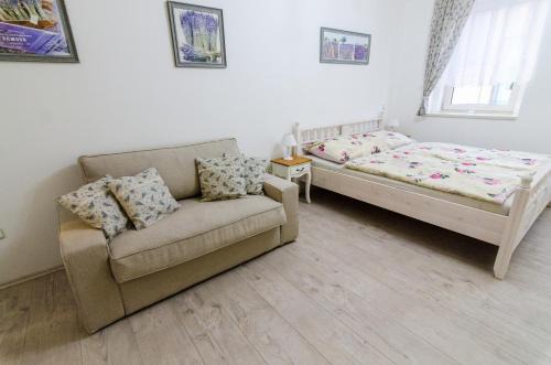 Roundnice nad Labem House | Pet-Friendly Guesthouse SaM: Rated 9/10 with Hot Tub