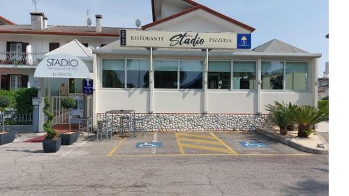 Lignano Pineta House | Pet-Friendly Stadio Guesthouse: Ideal for Families