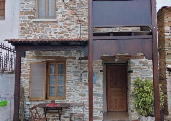 Keramidi Apartment | Child-Friendly Haven: Guesthouse To Petrino 1 Awaits