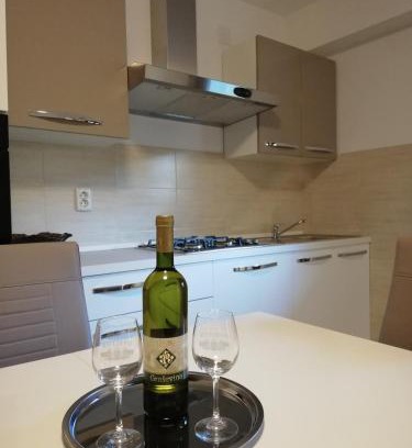 Veljun Primorski House | Family-Friendly Getaway at Guesthouse Vesna Awaits You