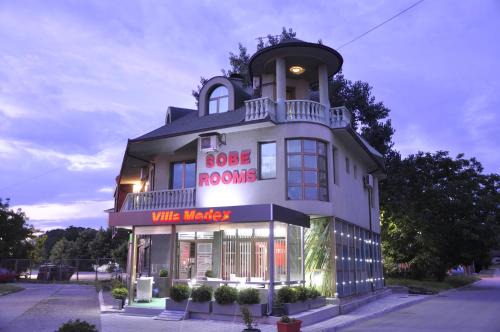 Paracin House | Top-Rated Guesthouse Villa Modex with Hot Tub & Breakfast