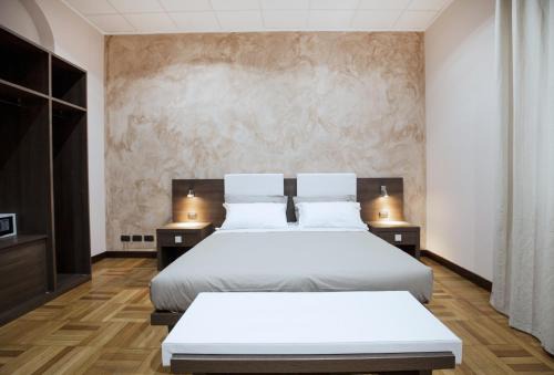 Foce House | Affordable Guesthouse Vittoria Rooms - Child-Friendly Haven