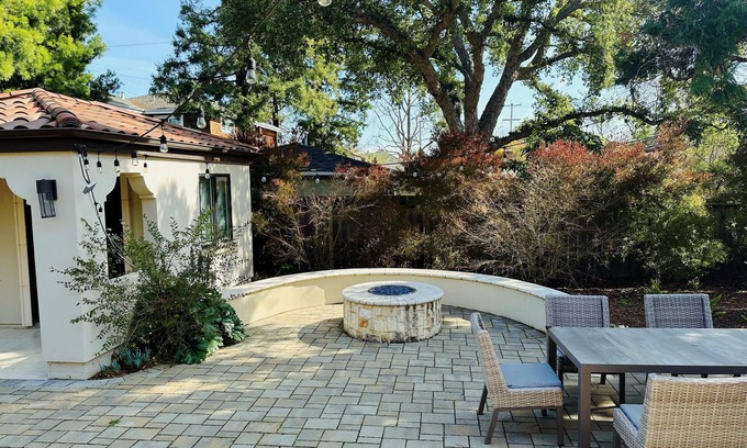 Midtown House | Cozy Guesthouse with Firepit Near Stanford and Google