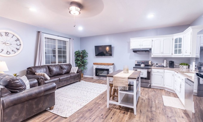 Fostoria House | Top-Rated Guesthouse with King Bed & Custom Bath Amenities