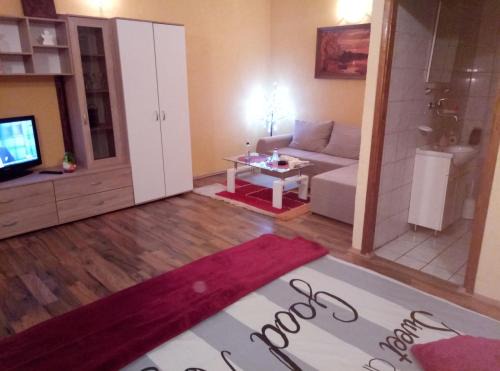 Aljmas House | Budget-Friendly Guesthouse Zeko with Breakfast & Kitchen