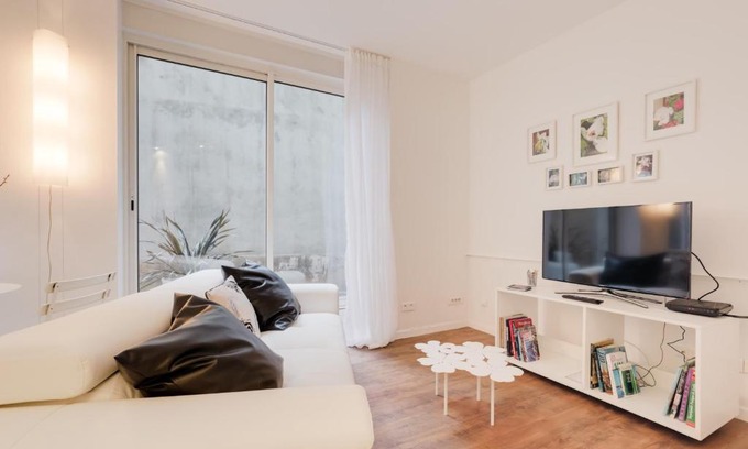 Moliere - Edgard Quinet Apartment | Stylish Ivory Flat near Tête d'Or Park - Family Friendly