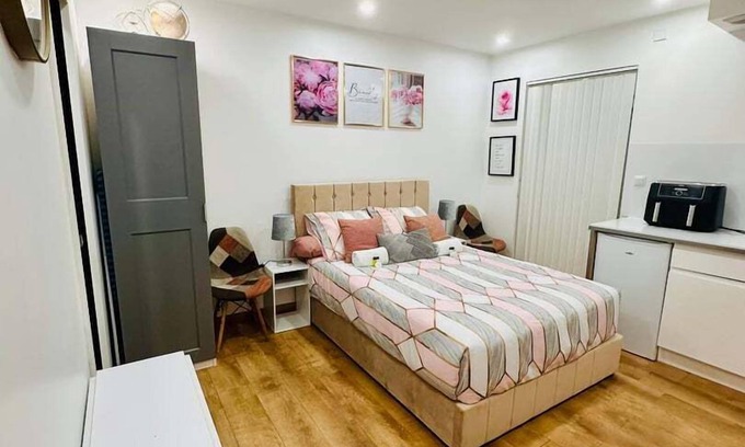 Montevrain Apartment | Discover GuestReady: Cozy Studio Steps from Disneyland