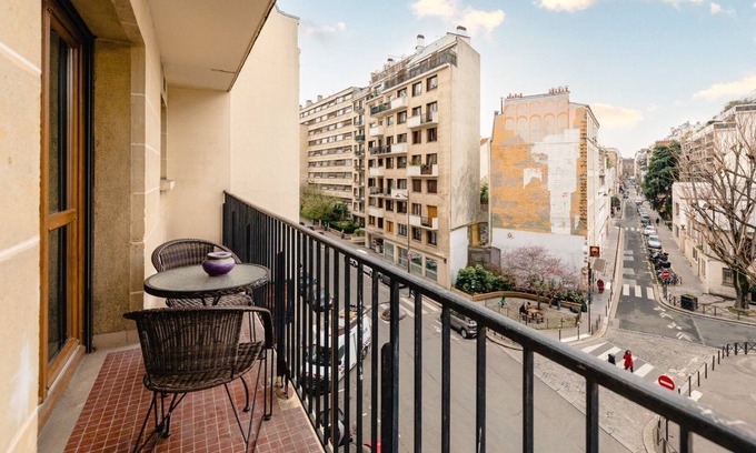 Parc-de-Montsouris Apartment | Homelike Apartment in Paris with Spa and Breakfast Options