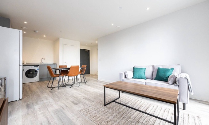 Vauxhall Apartment | Discover Comfort and Amenities at GuestReady Vauxhall