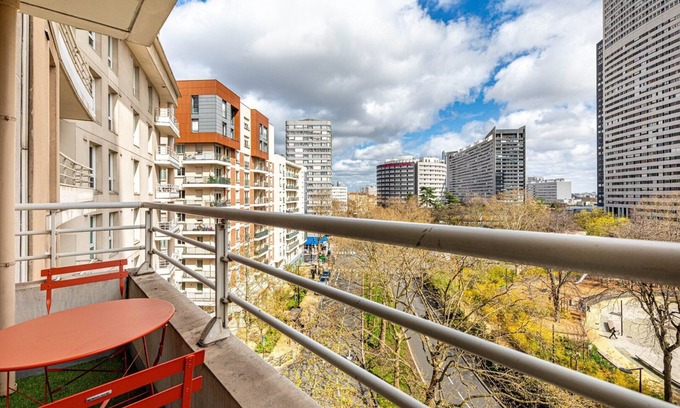 Gambetta Apartment | Top-Rated GuestReady Stay with Spa Near La Défense