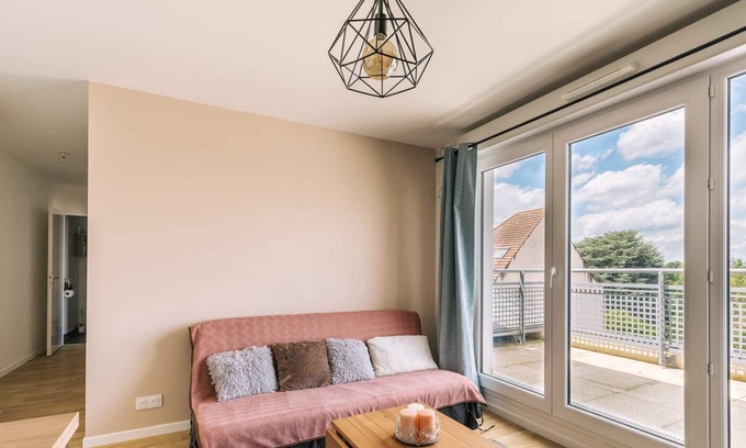 Villepinte Apartment | Cozy 2BR Apartment with Balcony near Vert Galant Station