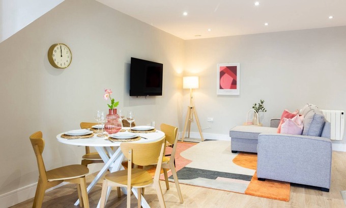 The Liberties Apartment | Exceptional 1BR Flat in Newmarket Hall - Family Friendly