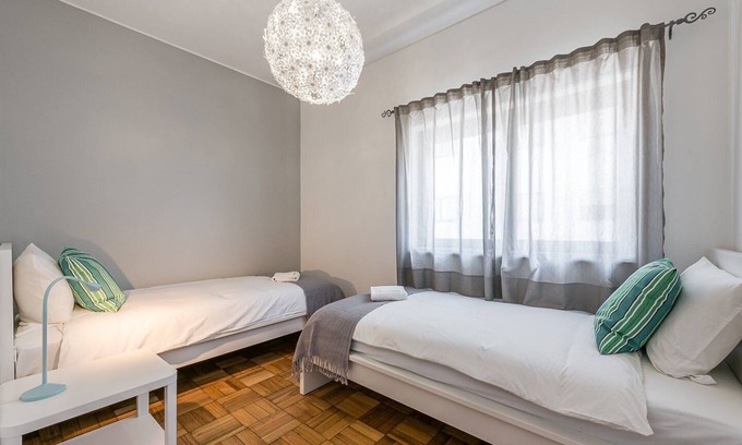 Espinho Apartment | Cozy Espinho Summer Flat with Oceanfront Views & Breakfast