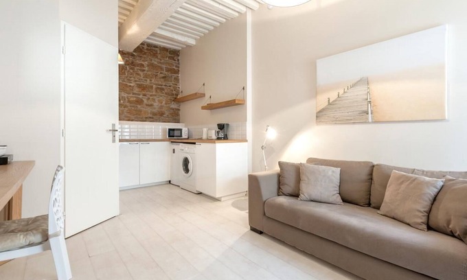 Victor Bach - Saint Louis Apartment | Trendy Studio for 2 Near Metro & Kid-Friendly Amenities