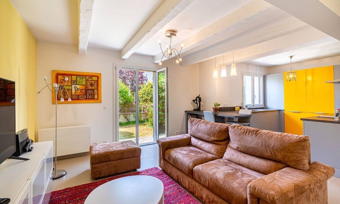 13th Arrondissement Gobelins Apartment | Top-Rated GuestReady House in Clamart with Spa & Breakfast