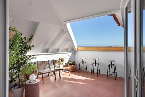 Misericordia House | Spacious 6BR House with Terrace in Santa Catarina