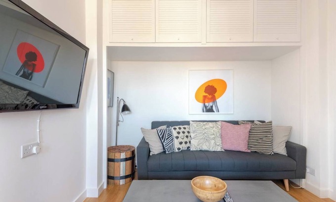 Bethnal Green Apartment | Exceptional GuestReady 1BR Flat in Zone 2 with Spa