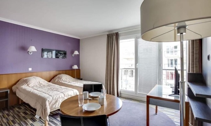 Issy-les-Moulineaux Apartment | Convenient Studio Steps from Porte de Versailles Metro