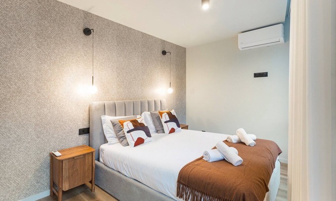 Mafamude Apartment | Top-Rated Getaway at GuestReady - Khaki Roof Awaits You