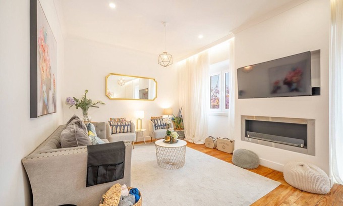 Setubal Apartment | Oceanfront Escape: GuestReady - La Petit Maison Setubal