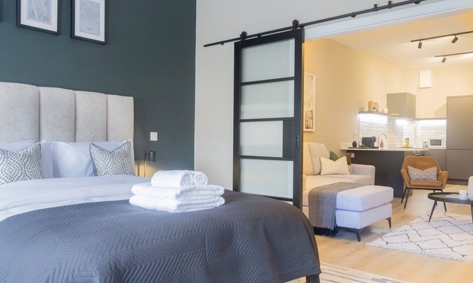 Blackrock Apartment | GuestReady - Oceanview Retreat with Family-Friendly Amenities