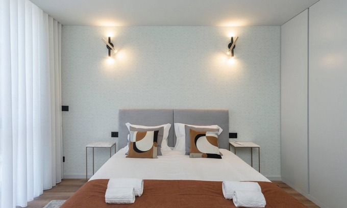 Mafamude Apartment | Modern Elegance Awaiting You at GuestReady in Gaia