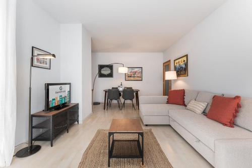 Aldoar Apartment | Modern Apartment Steps from Matosinhos Beach - Family Friendly