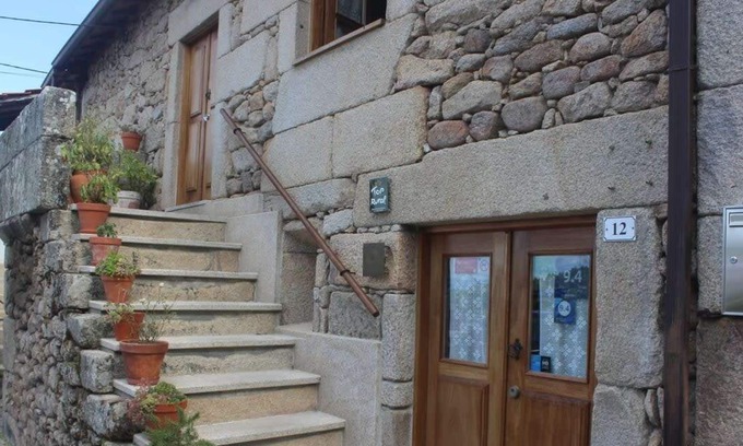 Aricera Apartment | GuestReady - Outros Tempos - Quarto da Geografia