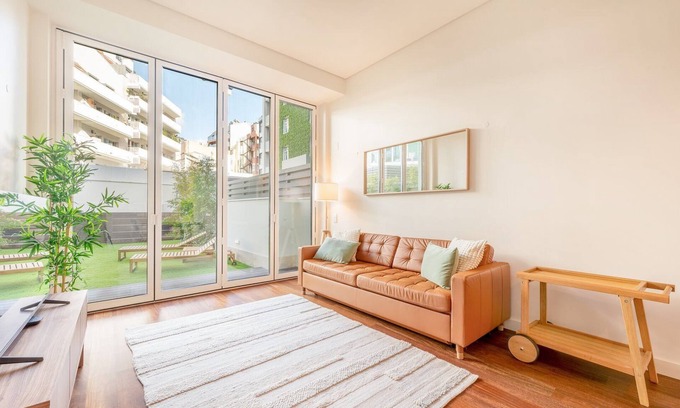 Sao Sebastiao da Pedreira Apartment | Top-Rated GuestReady - Palm Springs Hideaway with Pool