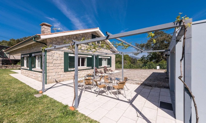 Moledo Apartment | Top-Rated GuestReady - Paracoba House with Family Amenities