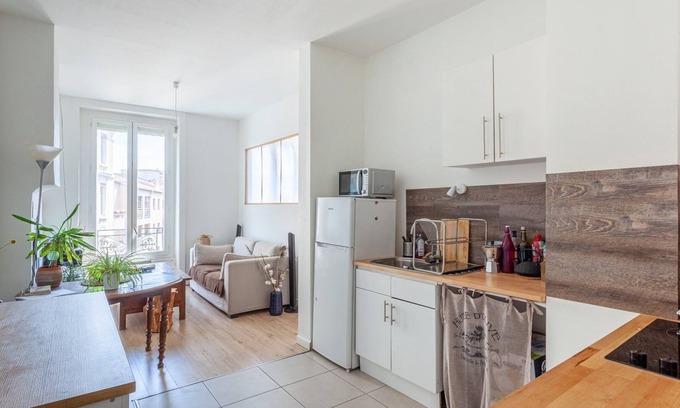 Voltaire - Saint Amour Apartment | Budget-Friendly Stay at GuestReady - PAUL BERT 4 with Spa