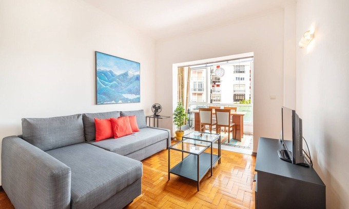 Estoril Apartment | Tranquil 1 Bedroom Retreat in Estoril - Rated 9.4/10