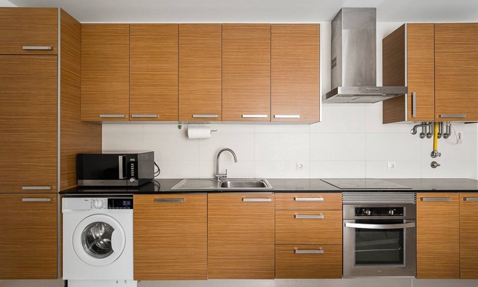 Aveiro Apartment | Ideal GuestReady Hotel: Relaxed Stay by the Canal