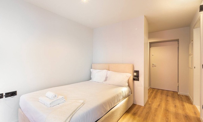 Mafamude Apartment | Stylish Studio in Gaia with Kitchen & Breakfast Included