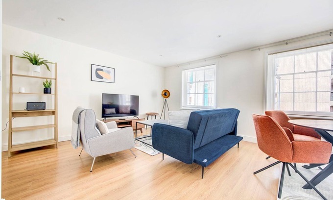 Hammersmith Broadway Apartment | Experience GuestReady's Sleek Serenity in Hammersmith