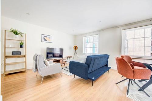 Hammersmith Apartment | Discover GuestReady: Serene Family Retreat in Hammersmith