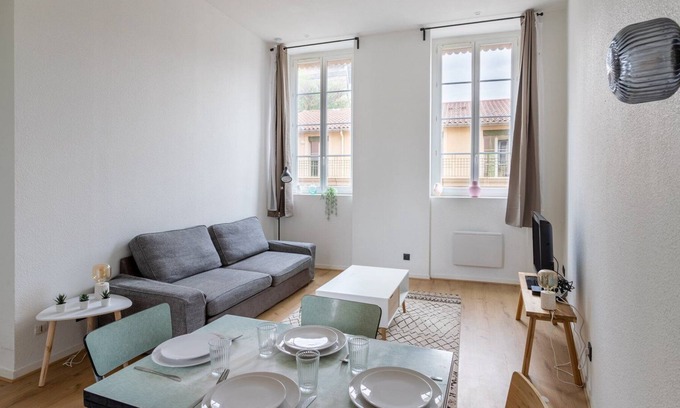 Griffon - Royale Apartment | GuestReady-Spacious apt on slopes of Croix-Rousse