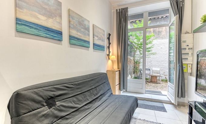Villette - Maisons Neuves Apartment | Serene City Retreat with Spa & Family-Friendly Amenities