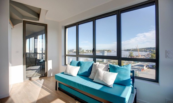 Bastide Apartment | Trendy GuestReady Residence with River View & Spa Amenities