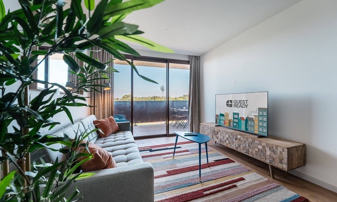 Mafamude Apartment | Perfect Retreat at V. N. Gaia Stadium with Stunning Views