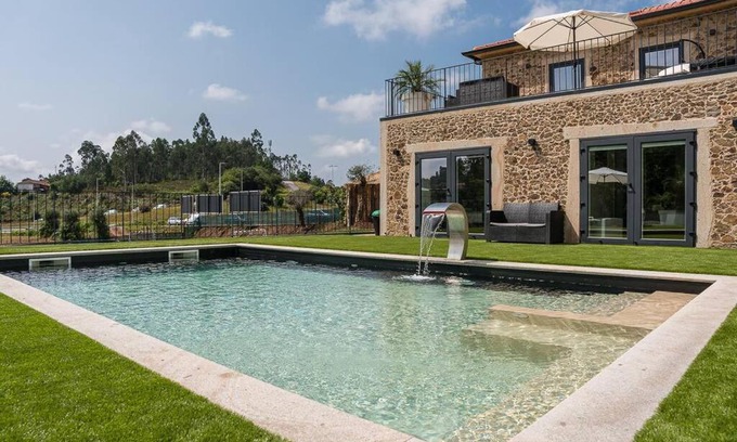 Anais Villa | Elegant Villa Stay in Ponte de Lima with Pool Access