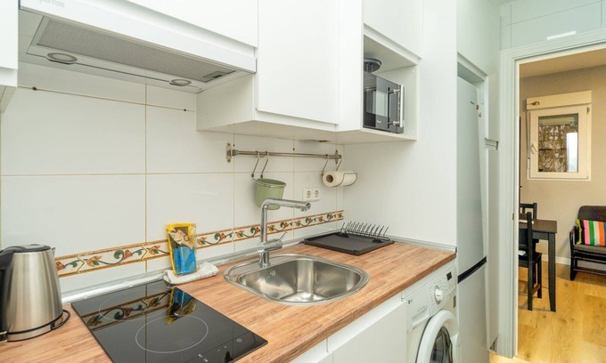 Guindalera Apartment | GuestReady - Inviting Retreat with Spa in Madrid