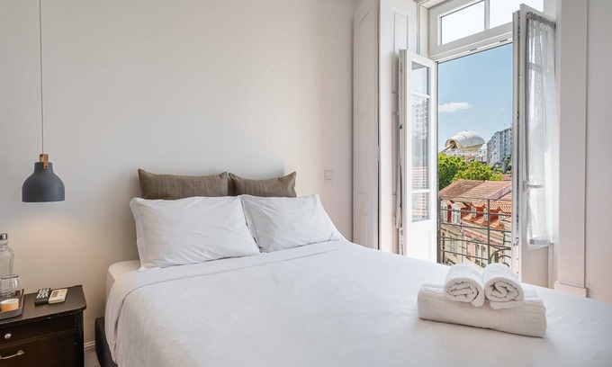 Coimbra Apartment | GuestReady - ZaZa GuestHouse - Room 3