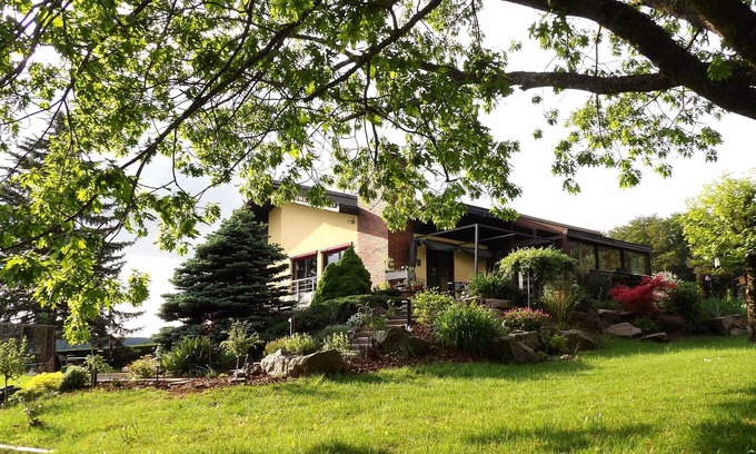 Bruyeres Bed & Breakfast | Cozy Guestroom Bruyères Studio for Two with Spa & Breakfast