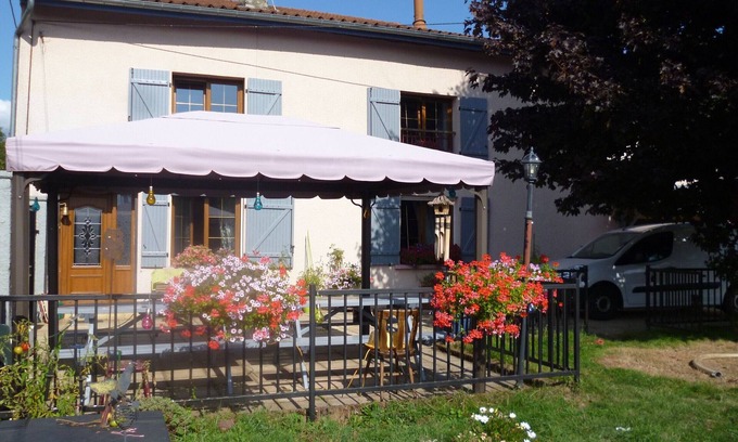 Xivry-Circourt Bed & Breakfast | Cozy Studio Flat in Xivry-Circourt for 2 Guests