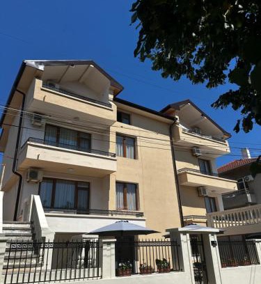 Chernomorets House | Explore Zoya: Family and Pet-Friendly Getaway Awaits!