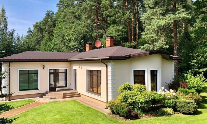 Babite House | Relaxing Retreat with Private Pool and Spa Amenities